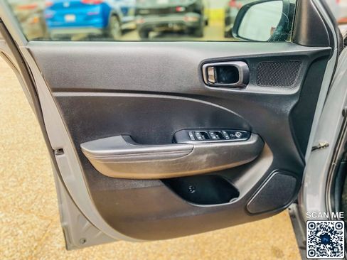 Used 2022 Hyundai Venue Limited w/ Cargo Package FWD image 17