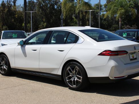 Used 2026 BMW 530i w/ Premium Package RWD image 3