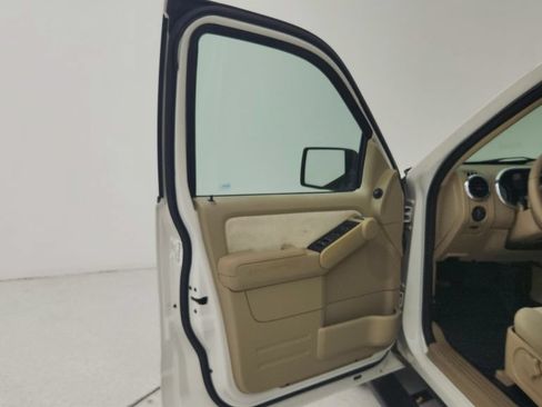 Used 2010 Ford Explorer Sport Trac XLT RWD image 19