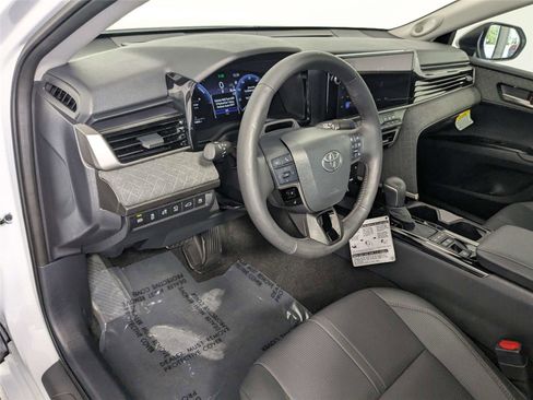 Used 2025 Toyota Camry XLE w/ Premium Plus Package image 10