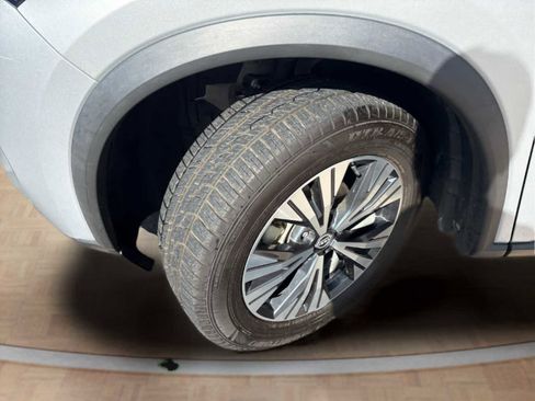 Used 2023 Nissan Rogue SV image 34