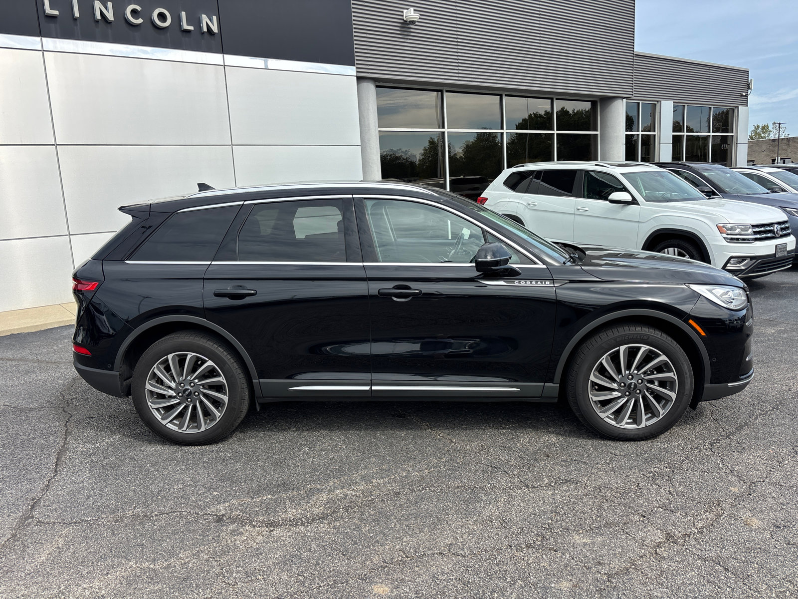 Used 2023 Lincoln Corsair Reserve w/ Equipment Group 202A AWD/4WD image 8