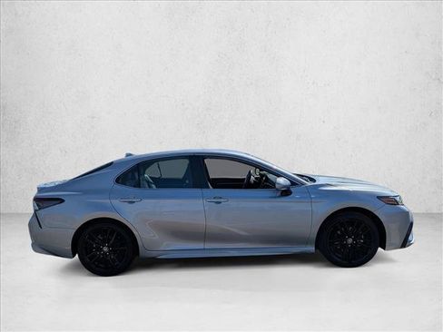 Used 2024 Toyota Camry XSE FWD image 4