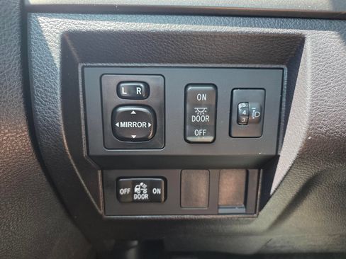 Used 2014 Toyota Tundra SR5 w/ TRD Off Road Package AWD/4WD image 18