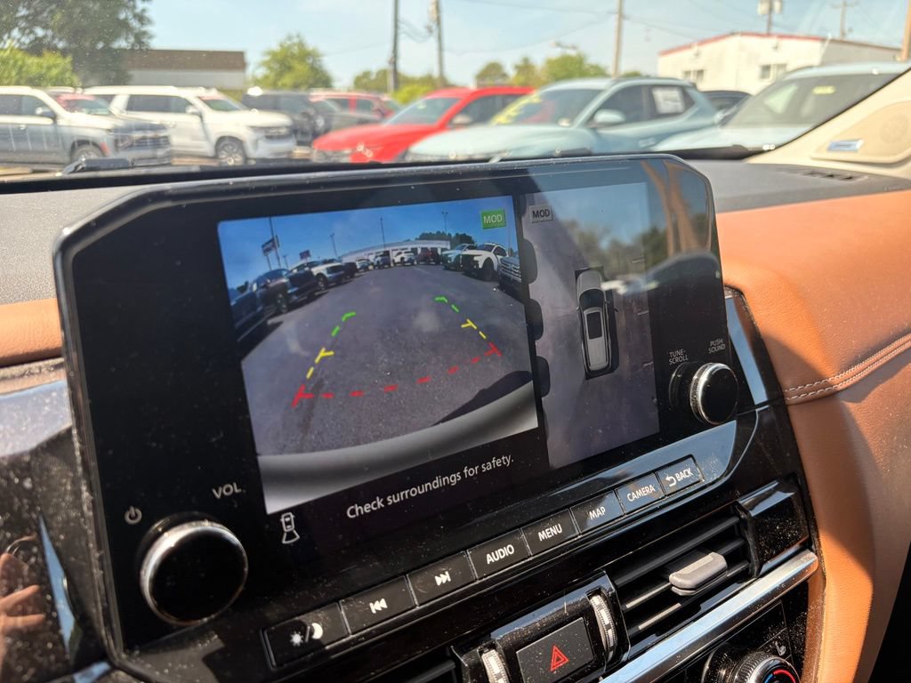 Used 2023 Nissan Pathfinder Platinum AWD/4WD image 17