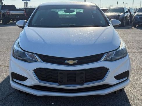 Certified 2017 Chevrolet Cruze LT w/ Convenience Package image 9