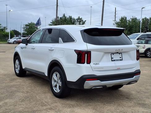 Used 2026 Kia Sorento LX FWD image 2