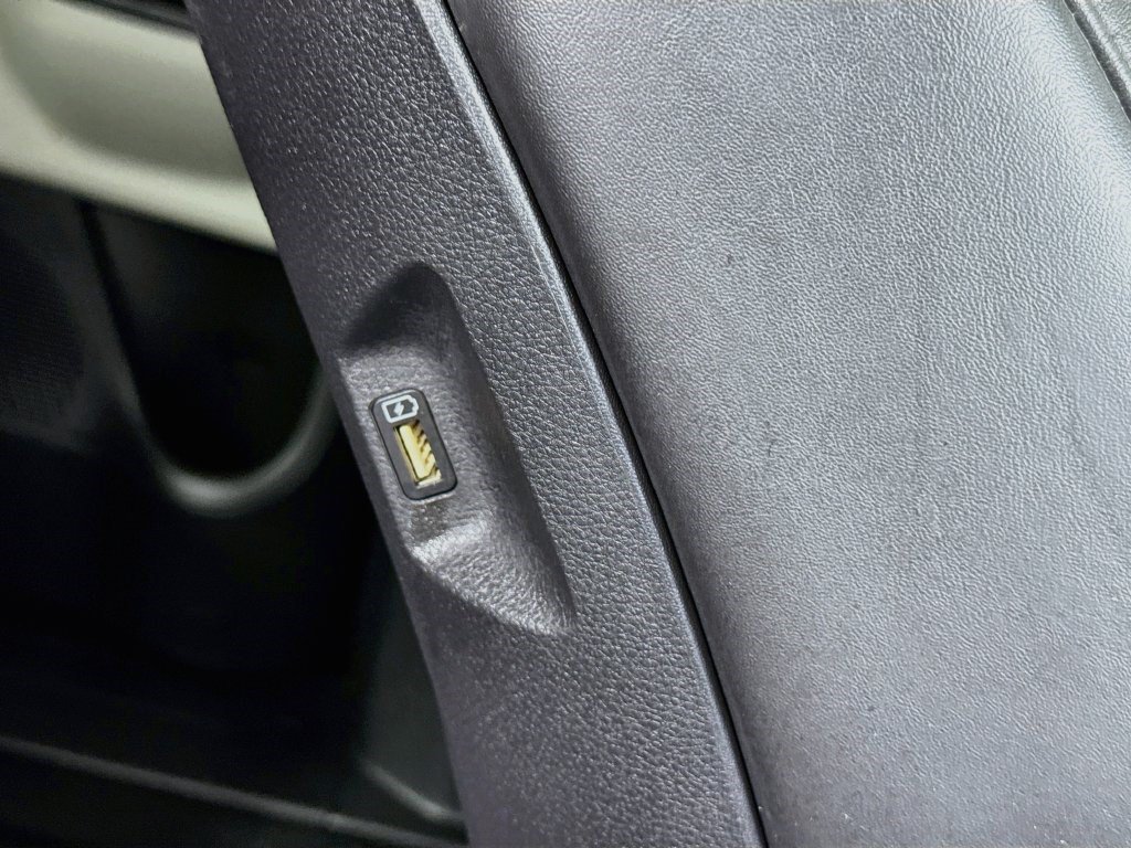 Used 2024 Kia Carnival LX FWD image 39