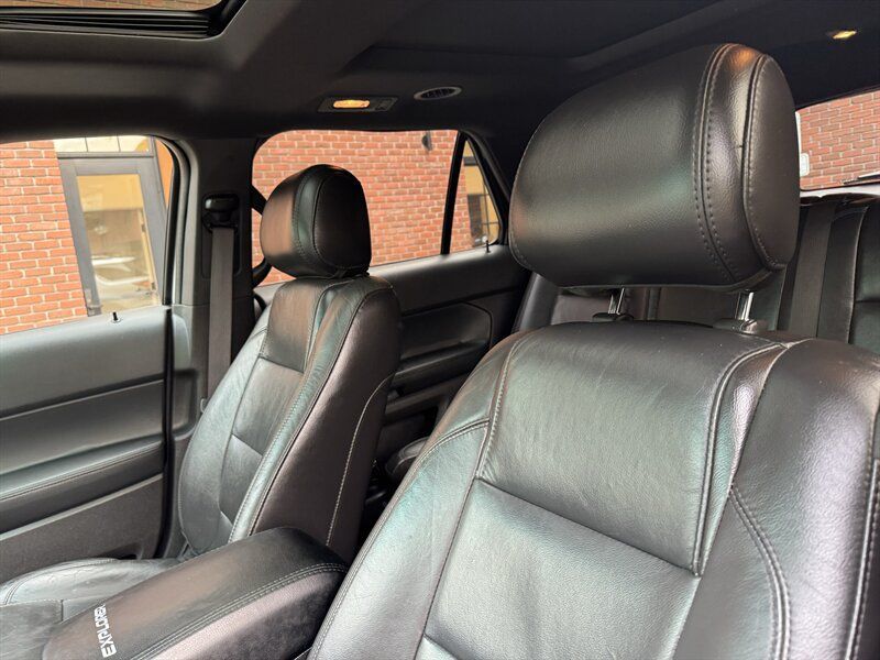 Used 2015 Ford Explorer XLT w/ Equipment Group 202A FWD image 15