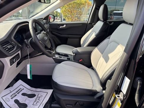 New 2025 Ford Escape PHEV w/ PHEV Premium Package image 19