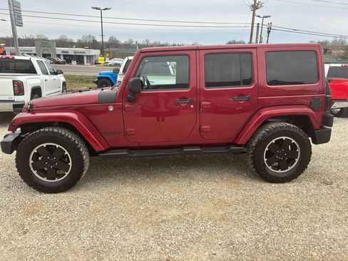 Used 2012 Jeep Wrangler Unlimited Sahara image 2