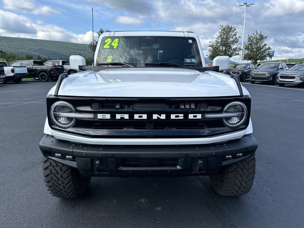 Used 2024 Ford Bronco Outer Banks AWD/4WD image 12