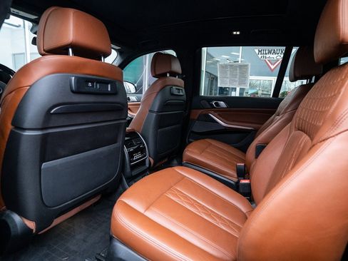 Used 2022 BMW X7 M50i image 40