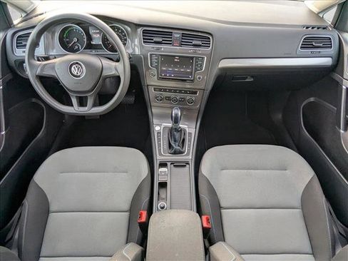 Used 2016 Volkswagen e-Golf SE w/ DC Fast Charging Package image 17