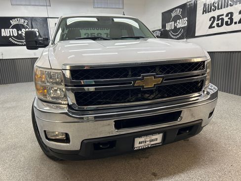 Used 2011 Chevrolet Silverado 2500 LTZ w/ LTZ Plus Package AWD/4WD image 2
