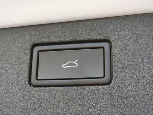 New 2026 Volkswagen Tiguan SEL R-Line image 10