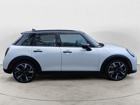 Used 2025 MINI Cooper 4-Door Hardtop image 5