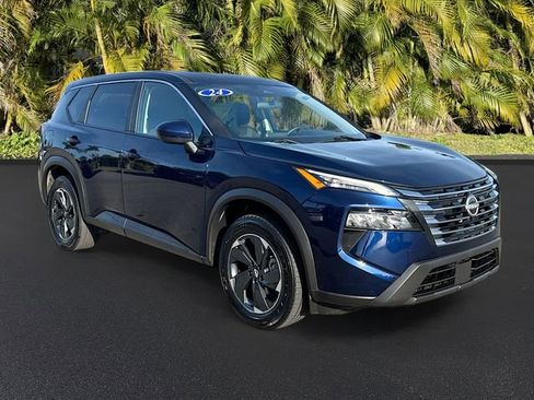 Used 2024 Nissan Rogue SV AWD/4WD image 2