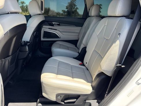 Used 2024 Kia Telluride SX w/ Towing Package AWD/4WD image 12