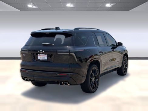 Used 2025 Chevrolet Traverse RS w/ LPO, Floor Liner Package FWD image 9