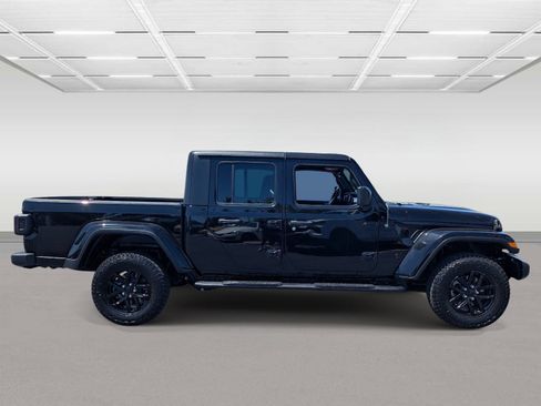 Used 2022 Jeep Gladiator Sport AWD/4WD image 7