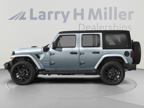 Used 2023 Jeep Wrangler Unlimited w/ Sun & Screen Package AWD/4WD image 4