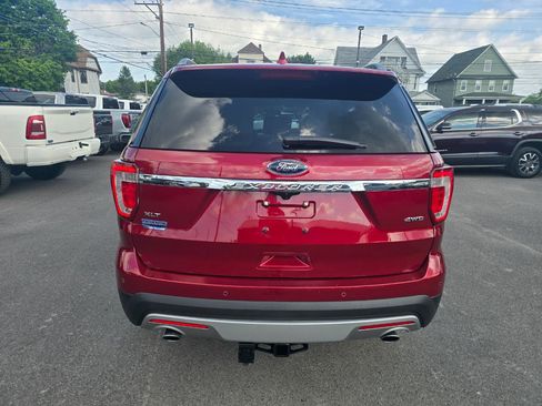 Used 2017 Ford Explorer XLT w/ Equipment Group 202A AWD/4WD image 19