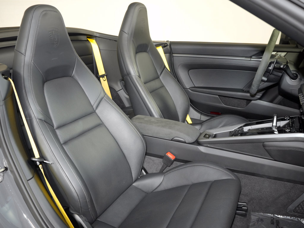 Certified 2025 Porsche 911 Carrera w/ Premium Package RWD image 46