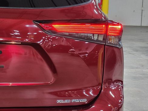 Used 2022 Toyota Highlander XLE image 22