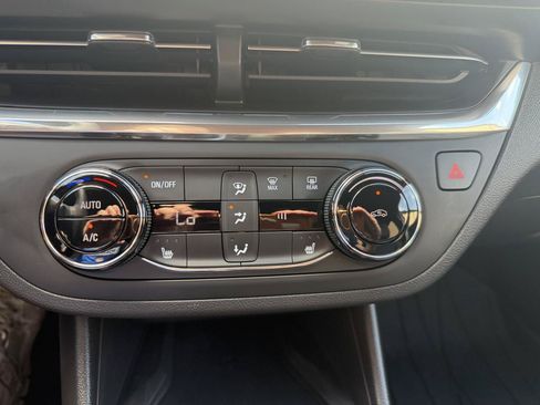 Used 2025 Buick Envista Preferred w/ Convenience I Package FWD image 16