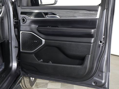 Used 2022 Jeep Wagoneer Series II w/ Premium Group I image 30