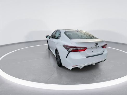 Used 2023 Toyota Camry SE image 6