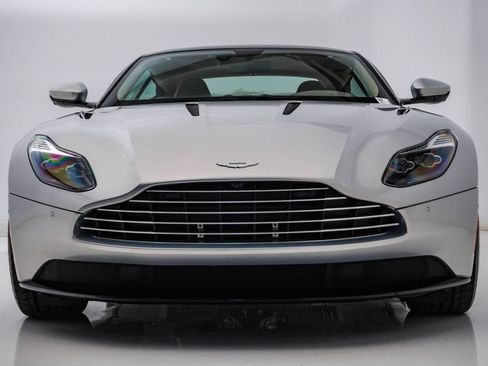 Used 2017 Aston Martin DB11 V12 RWD image 5