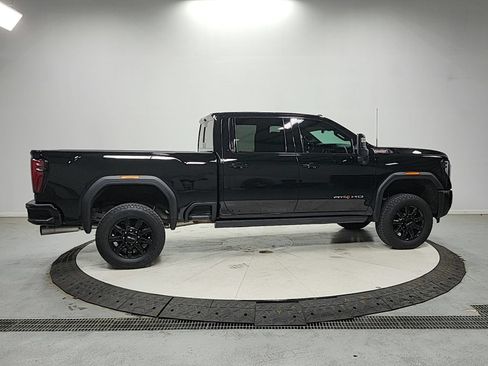 Used 2024 GMC Sierra 2500 AT4 w/ AT4 Premium Plus Package AWD/4WD image 8