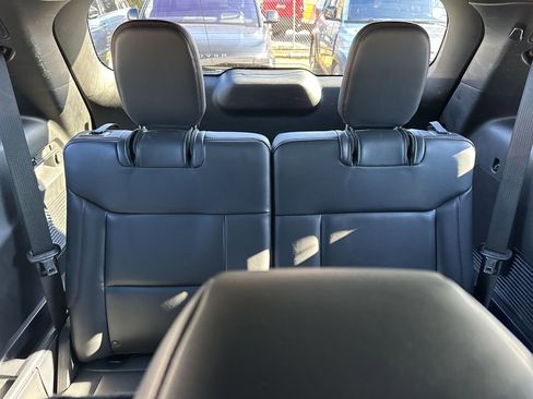 Used 2025 Ford Explorer ST-Line w/ ST-Line Street Pack image 12