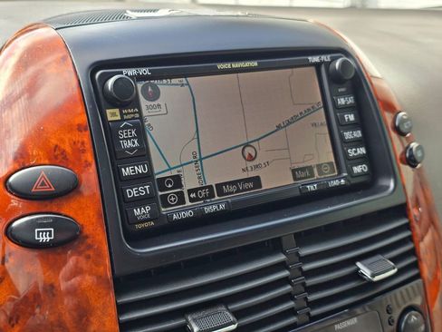 Used 2010 Toyota Sienna XLE image 32