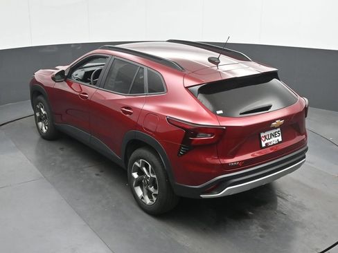 Used 2025 Chevrolet Trax LT FWD image 37