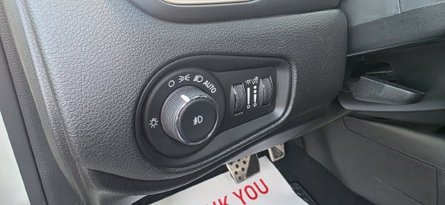 Used 2016 Jeep Renegade Latitude w/ Cold Weather Group AWD/4WD image 16