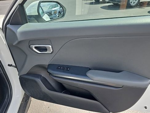 Used 2025 Kia K4 FWD image 39