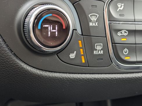 Used 2021 Chevrolet Equinox LT FWD image 25