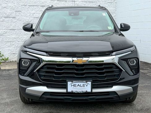 Used 2025 Chevrolet TrailBlazer LT w/ Driver Confidence Package AWD/4WD image 2