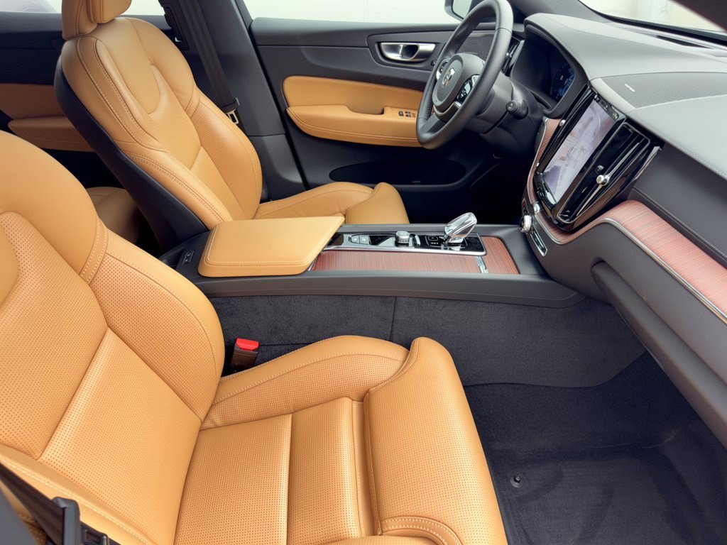 Certified 2024 Volvo XC60 T8 Ultimate w/ Protection Package Premier AWD/4WD image 30