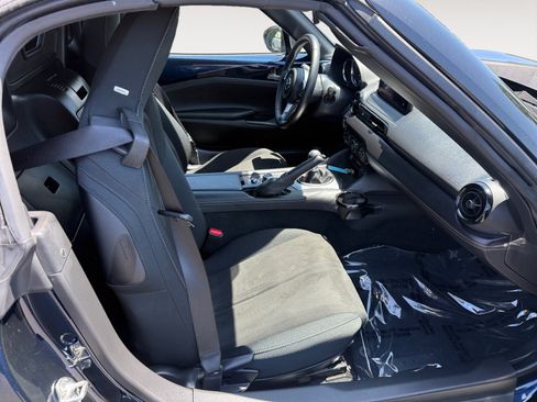 Certified 2025 MAZDA MX-5 Miata Club RWD image 18