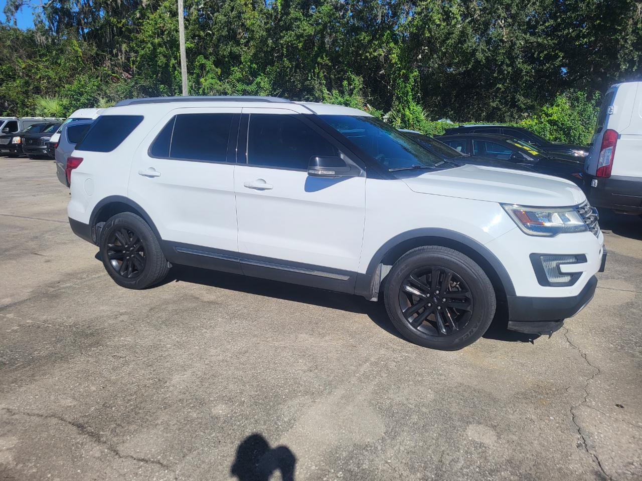 Used 2016 Ford Explorer XLT w/ Equipment Group 202A FWD image 8