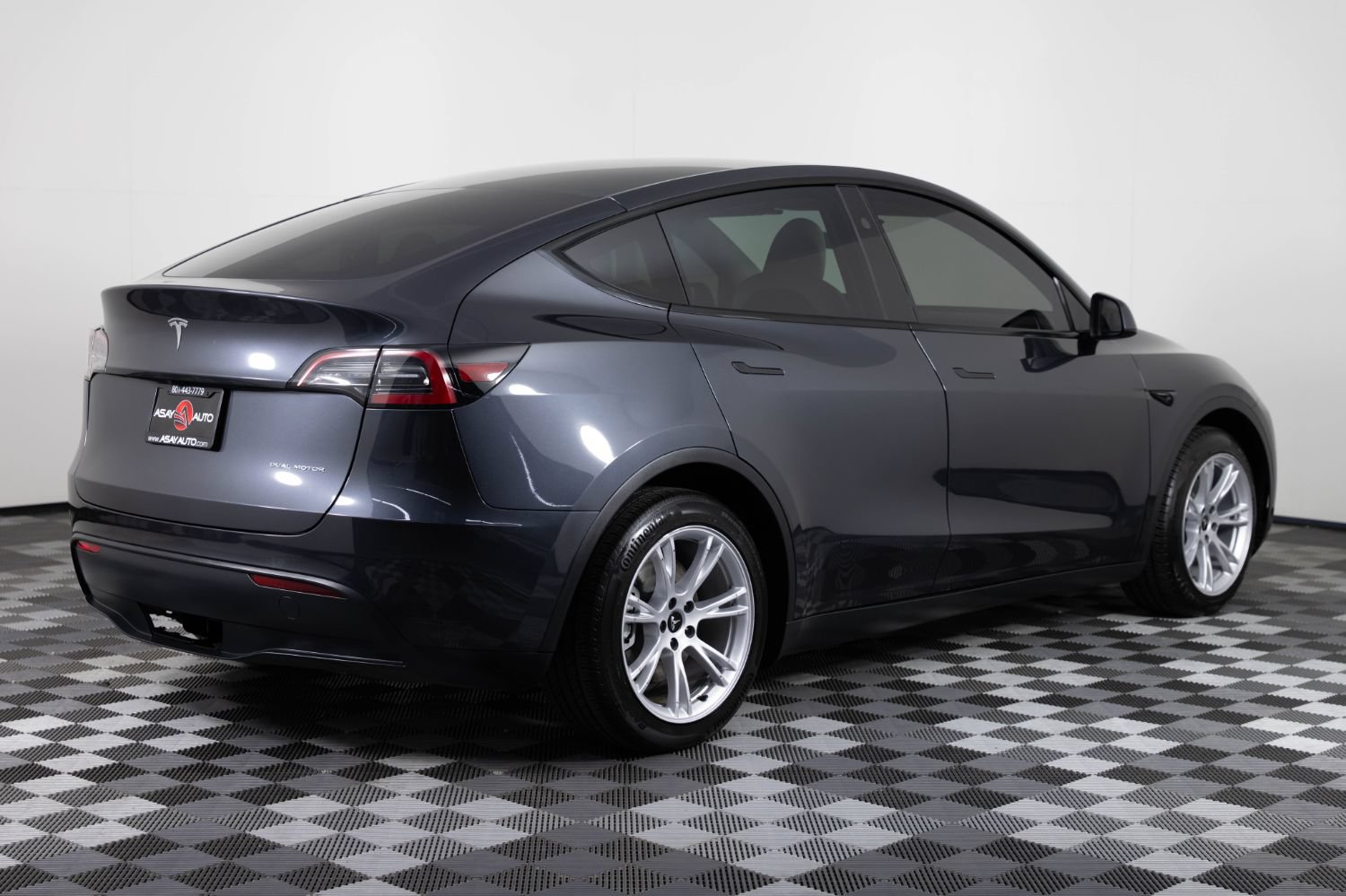 Used 2024 Tesla Model Y Long Range AWD/4WD image 8