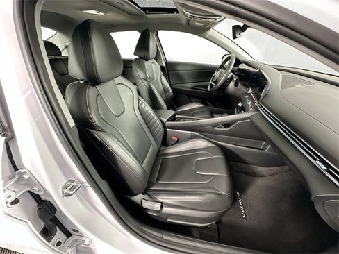 Used 2024 Hyundai Elantra Limited image 30
