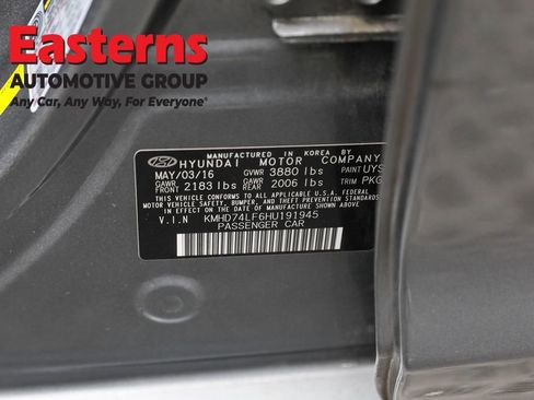 Used 2017 Hyundai Elantra SE w/ Cargo Package image 32