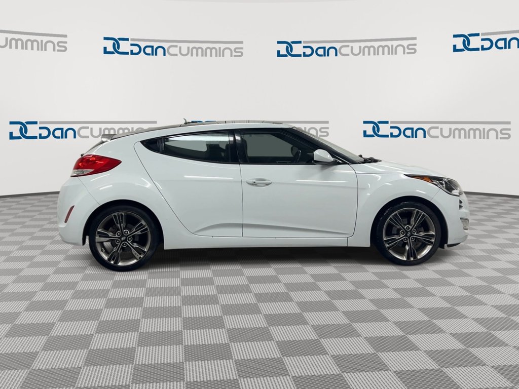 Used 2016 Hyundai Veloster w/ Option Group 03 FWD image 9
