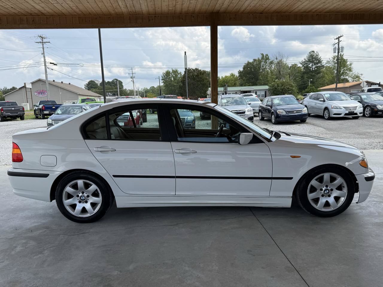 Used 2003 BMW 325i Sedan RWD image 30