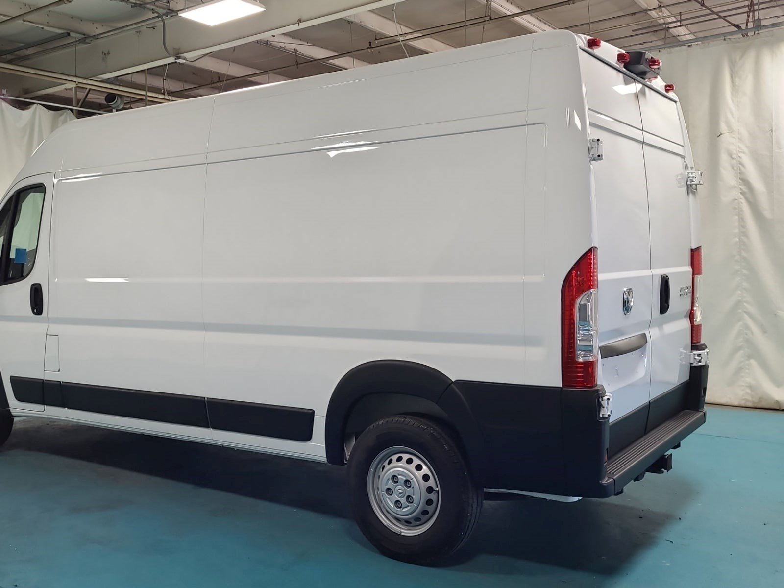 Used 2025 RAM ProMaster 2500 w/ Safety Group FWD image 4